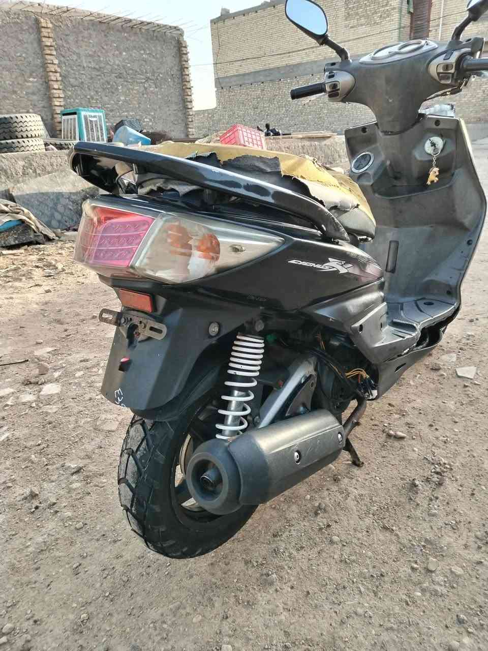 السَلٱمٌ عـَلـْيگمّ
سكنس فحل نوزل تجفيت جديد  
بيها كلجات رياضي 
وبيها لايت زنون ثلجي 
نضيفه بس عوزها ترايش وتلحيضات
السعر 400وبيها مجال
مگان بغداد تاجي. 
***********واتساب
