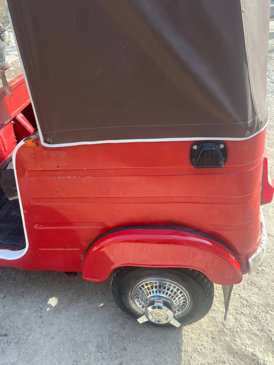 سلام عليكم تكتك 18رقم وسنويه تحويل مباشر مكينه 20تراي حلو السعر 5500بيها مجال مكاني بغداد هاتف ***********
