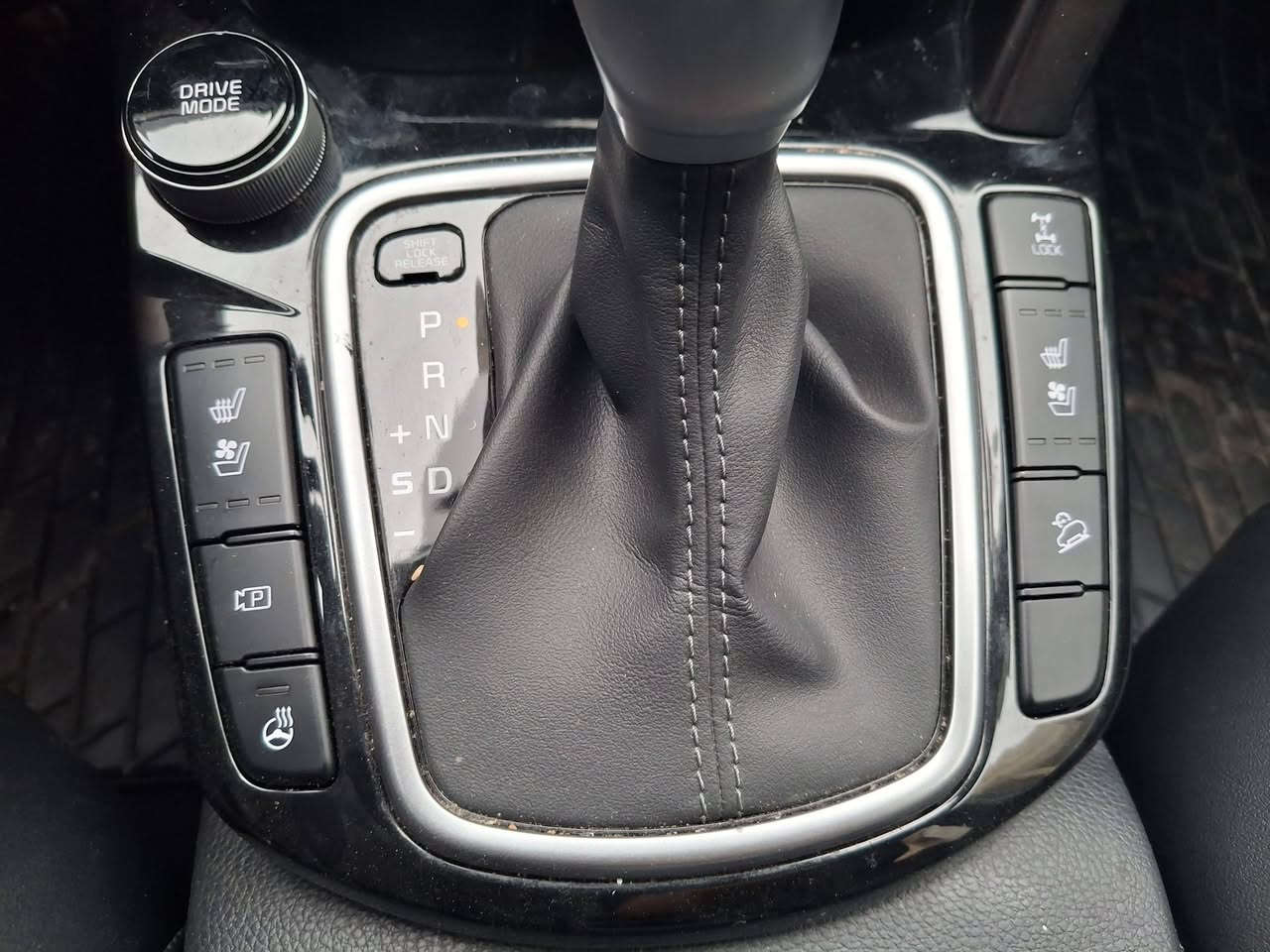 السلام عليكم سلتوز موديل ٢٤ جاملغ ايسر بارد فقط بدون دواخل  فول مواصفات  بصمة وشاشة وفتحة وجنطة كهرباء كشنات جلد حار بار فور ويل كشنات خلفية تدتفة اشاير بل مري تاتو شو ويلكاب  ماشية ١٨ الف مرقم بغداد بسمي سعر ١٧٧ وبيها مجال عنوان بغداد حي جهاد رقم *********** اسد المحمداوي
