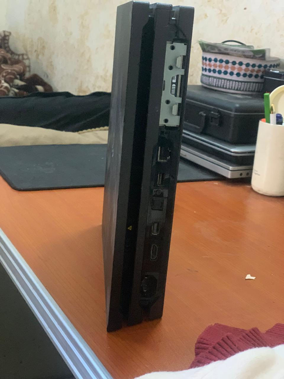 بلي 4pro ذاكره 1تيره البلي مفتوح تنظيف فقط مشيول استيكر اي عطل مابي كامل ملحقاته مع 3يدات العنوان بغداد 

قيم باليرضي الله 

***********
