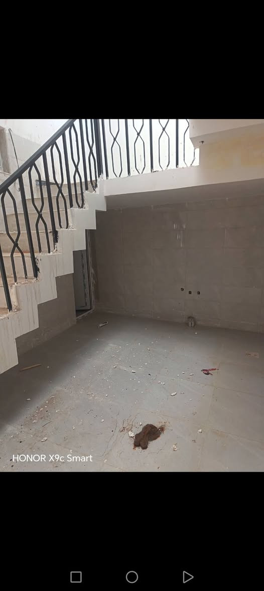 منزل للبيع /مساحة ١٠٠متر /واجهة ٤ /يتكون من ٣غرف /+صالة +مطبخ +خدمات البيت نظيف جدا / موقع ممتاز /الشرطة الخامسة /خلف جامع الجميلي /الاستفسار على هذا الرقم /***********/السعر مناسب
