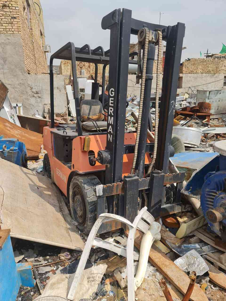 السلام عليكم رافعات شوكيه للبيع    ٣ رافعات.  شغالات   مكان بغداد المعامل  الاستفسار تصل. ***********
                                      ***********
