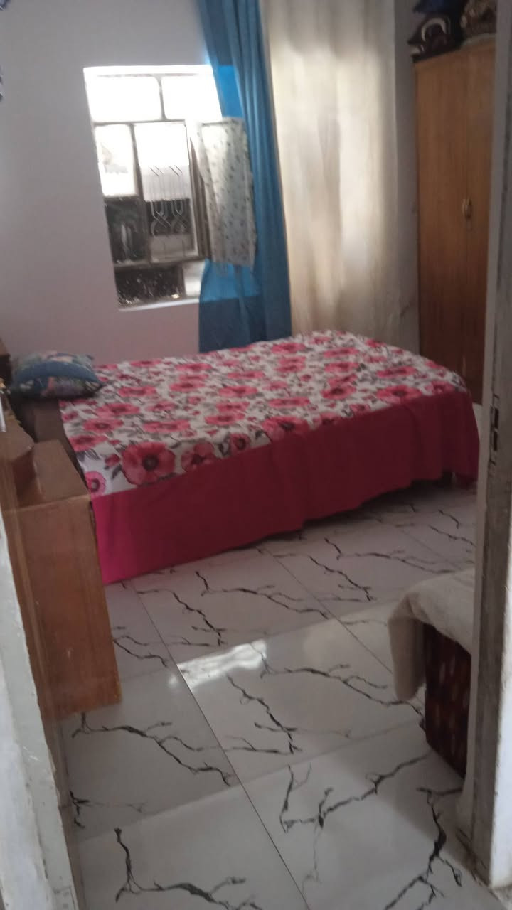 السلام عليكم بيت للبيع المساحه 150
سند 25 البيت يحتوي على غرفتين نوم وهول وصاله ومطبخ ومجمع صحيات العنوان حله نزلة سعد بيجو قرب الكوفي قريب على الشارع العام السعر 37وبي مجال مراوس أبيت هم يرهم ***********
