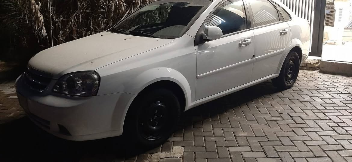 اوبترا٢٠١٢ ماشيه 130 بيها صبغ باب خلف السايق سعرها90
للاتصال ***********
