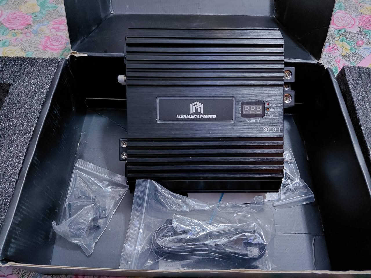 ​للبيع: مونو بلوك Marman & Power 3000.1 (جديد بالكرتون) 🔥🔊
جهاز وحش مخصص لتشغيل الصب ووفر (بيز ثقيل ونقي).
​الفئة: Class D (أداء عالي وسحب تيار اقتصادي).
​المميزات: يحتوي على 4 مراوح تبريد ضد الحماوة والجفاف + شاشة رقمية تقرأ فولتية السيارة + ريموت تحكم خارجي بالصوت.
​الملحقات: كامل غراضه وأكياسه وبراغيه وياه.
​الجهاز لقطة ومواصفاته قوية جداً للتعديل الشاق.
السعر: [خاص] 
المكان: بغداد.مدينه الصدر توصيل ماعندي


**إذا كنت صاحب هذا الإعلان وتريد حذفه لأي سبب، رجاءا أرسل رسالة إلى الدعم الفني**