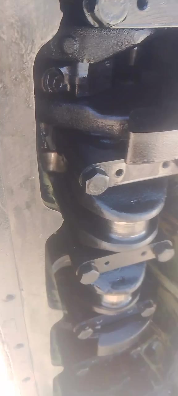 محرك دويز ٩١٣ عادي موسوبر كرنك استندر فتى يطف يصفي عشره أو عشرين خانه وحده شغال بس يصلح الكرنك ابيع على هذا الوضع السعر من الاخير ١٢ ورقه  بس سلف نقص كامل تكريت الحي الصناعي ***********
