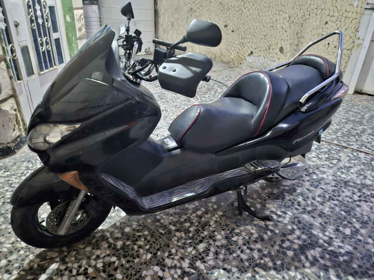 شونهم الشباب فورزه 90 مكفوله كفاله عامه تدفئه يدات كير كله شغال ٣ تحويلات ٧ نمر كله شغال تواصل خاص او اتصاله رقمي *********** تحياتي 💙
