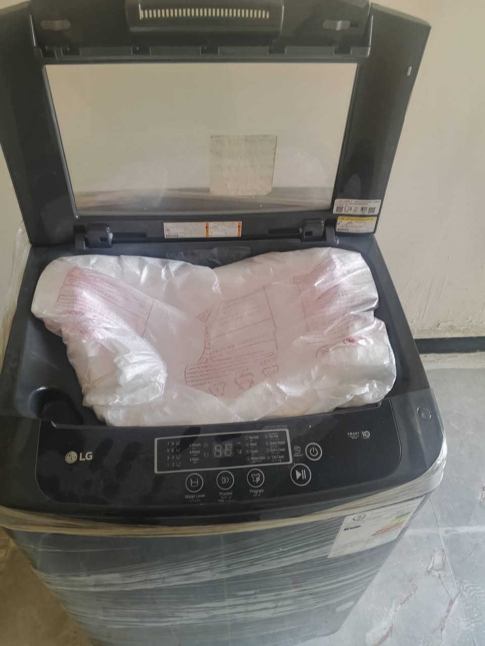 غسالة فول اوتوماتيك 13 كيلو LG غير مستعملة ولا لحضة السعر 580 الف السعر  غير قابل للتفاوض *********** واتساب بغداد الدورة
