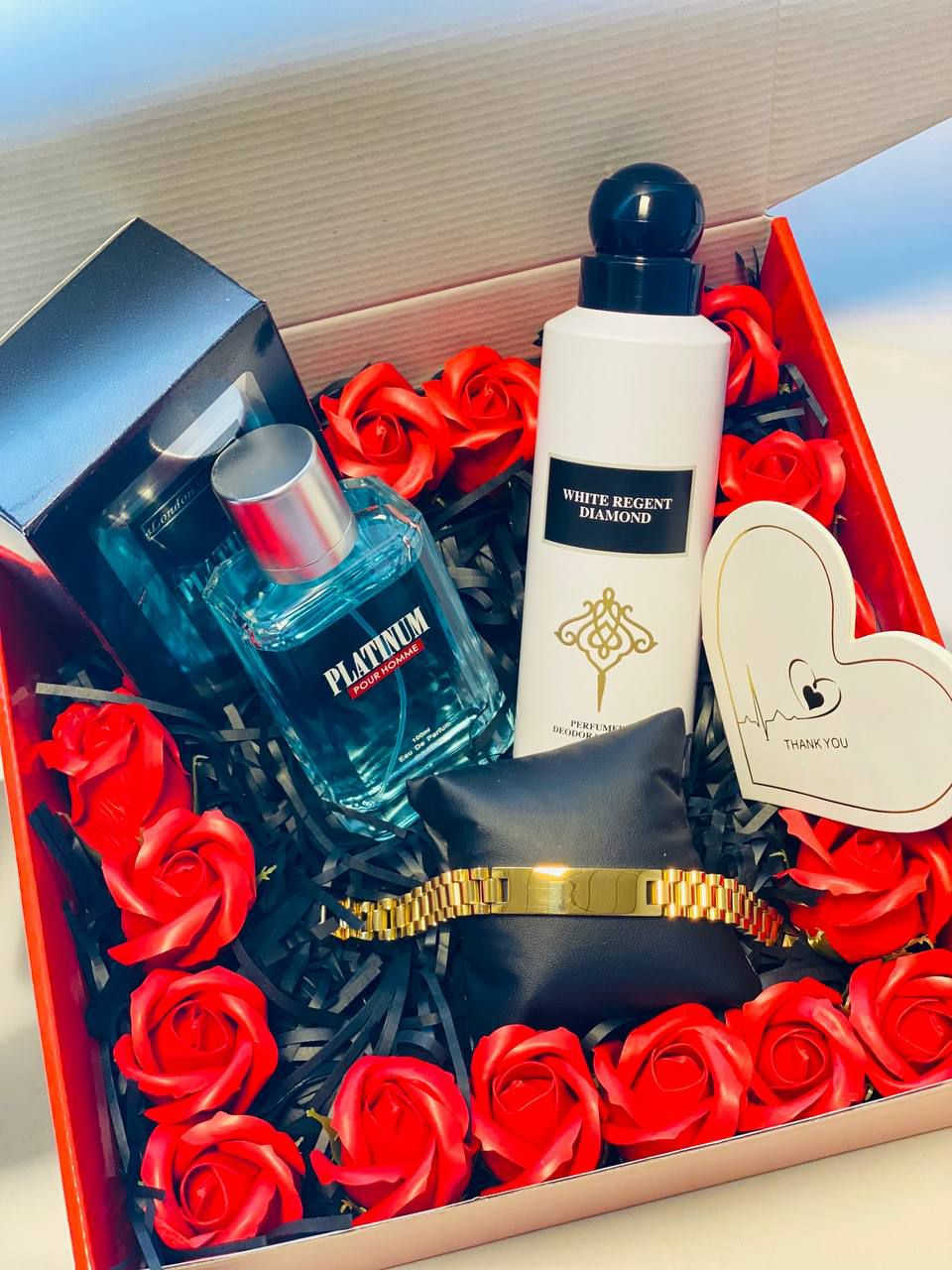بوكس رجالي مميز يجنن بعيد الحب 🔥

عطر بلاتينيوم رجالي يفوح فخامة وثقة ✨
معطر إبراهيم القرشي ريحة نظافة وثبات يخبل 🤍
وسوار أنيق يكمّل اللوك ويظل ذكرى بيده طول الوقت ⌚

محاط بورود حمر حتى تكون الهدية مليانة عشق 🌹❤️
دللي حبيبج بهدية راقية تخليه يتذكّرچ بكل رشّة عطر وكل نظرة لسواره


**إذا كنت صاحب هذا الإعلان وتريد حذفه لأي سبب، رجاءا أرسل رسالة إلى الدعم الفني**