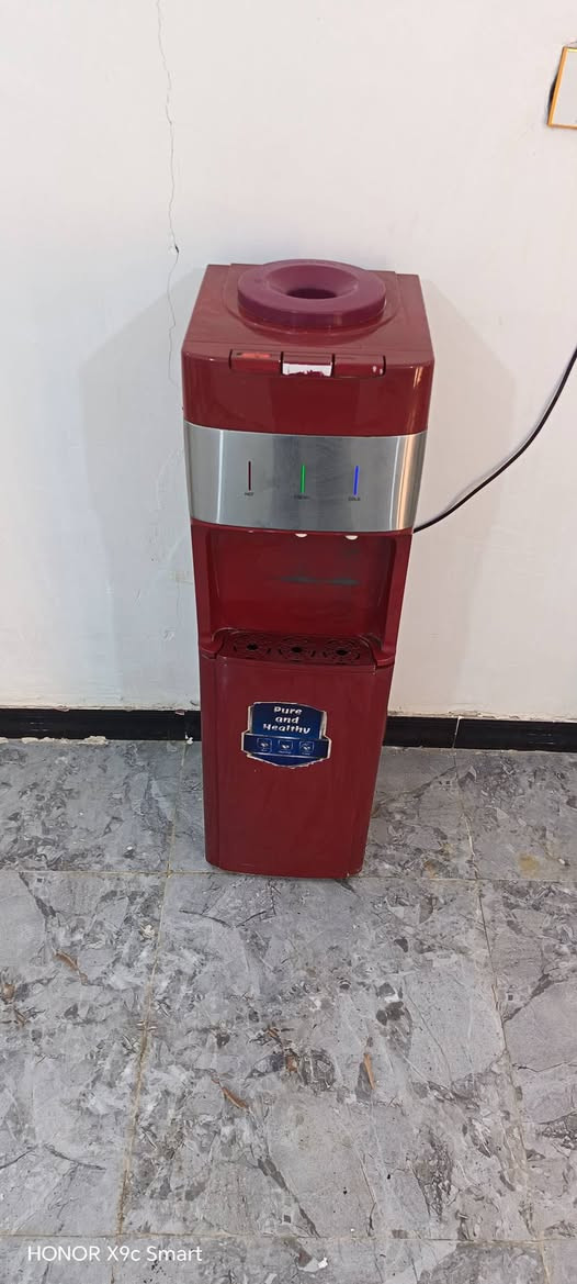 براد ماء للبيع ماء حار بارد شرط تفحص اله تاخذه بسعر ٦٥ الف للتواصل ***********
