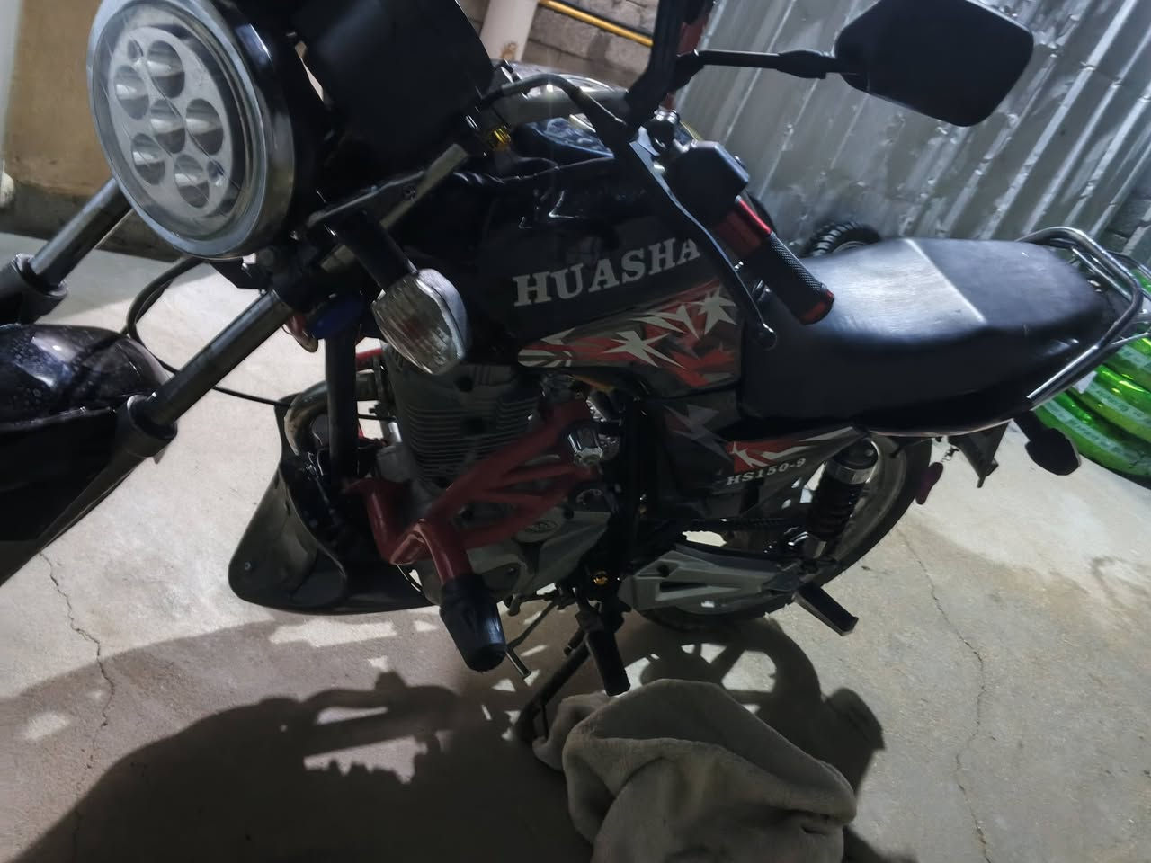 ماطور نضيف
برغي متحط عليه 
بس تشغل وتمشي مناقصه ايشي 
كلشي بي شغاال
السعر خاص
مو شراي لا يتعبني ولا اتعبك
ماطور مثل ما بين صوره عل نضافته
بحقيقه بصور نفس شي
التواصل ***********
