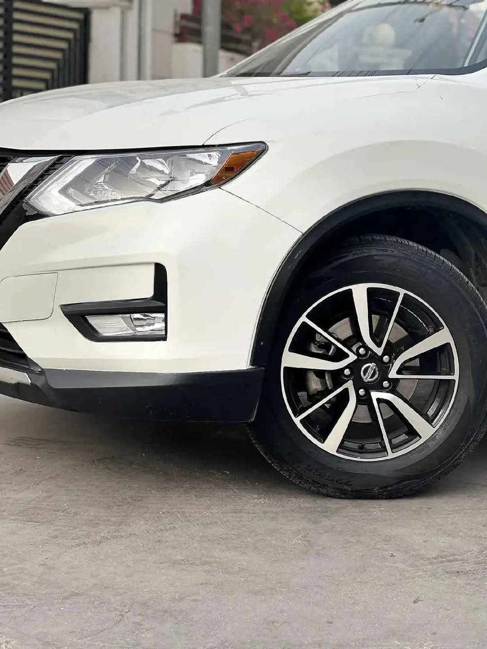 نوع: نيسان روج
موديل 2020
فئه: (AWD) S
لون:أبيض 
ضرر؛: بونيد وجاملغ ومع ضرر خفيف بل شاصي بل العراق وبل أمريكا كلين تايتل 
ممشه: 72 ألف 
مواصفات: .رادار أمامي مع كامره كشن جلد تحديد مسار لد أمامي خلفي بلوجكترات اماميه مانع تصادم بعد آمو مواصفات 
سعر:  170
عنوان : ديالى خانقين 
رقم موبايل :*********** فقط واتساب Singapore
