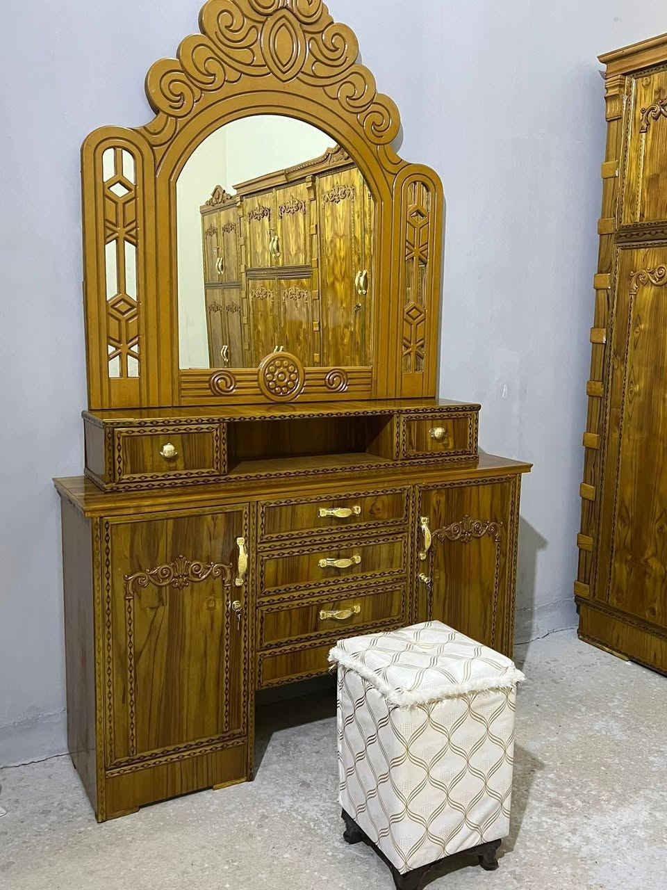 غرفه نوم صاج عراقي اصلي  اريدها بسعر مناسب ٤٠٠الف وإذا اكو عائله محتاجه تأخذها بهل سعر بعد احسن لتواصل الاتصال على الرقم ***********
