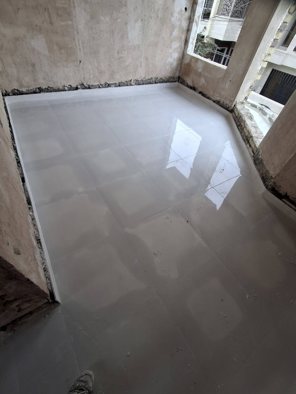 سلام عليكم خلفه سيراميك بورسلين متفرغ حالين شغل بما يرضا الله وبو البيت ستلام مهندس  ***********
