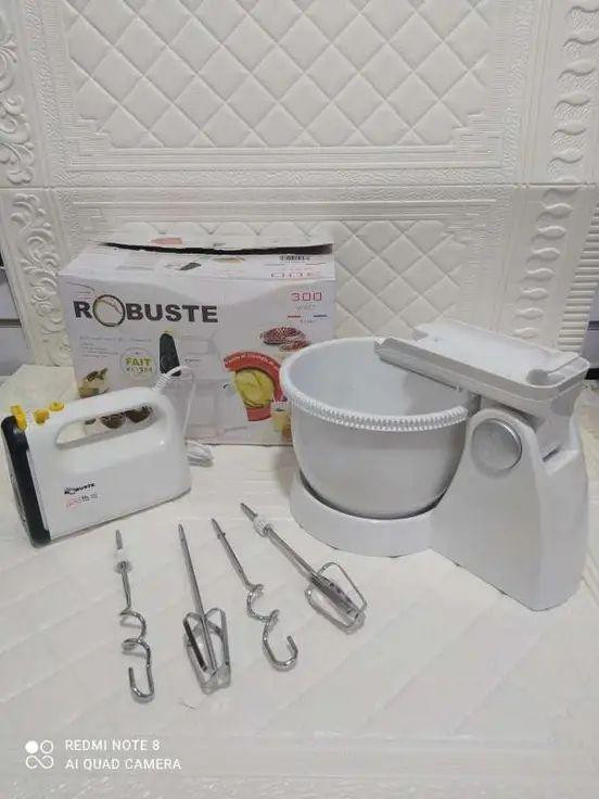 Voltage : 220V-230V / 50Hz-60Hz
Puissance effective : 300W
Fonction turbo : Oui
Vitesses : 05Bol rotatif : Oui
Fouets : Oui
Crochets à pétrir : Oui
Matériau du corps du produit :  ABS
Fouets/Crochets à pétrir : Acier inoxydable فكيرينة, الجزائر


**إذا كنت صاحب هذا الإعلان وتريد حذفه لأي سبب، رجاءا أرسل رسالة إلى الدعم الفني**