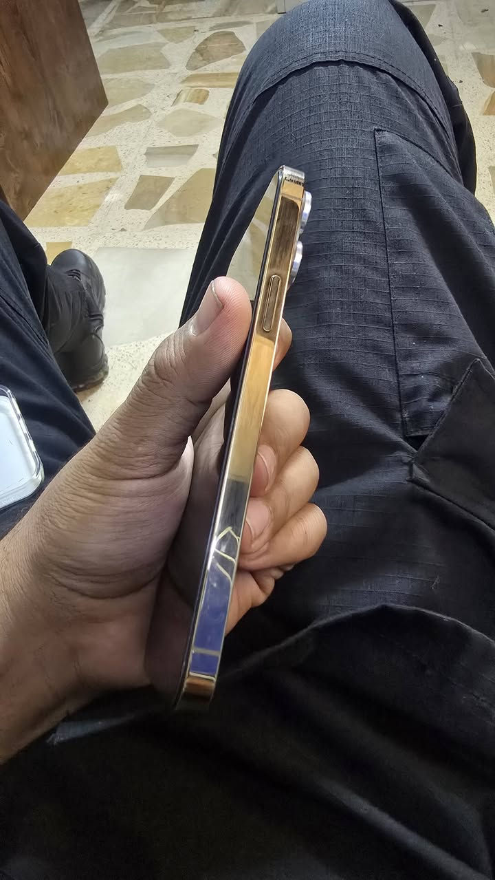 13برو ماكس شرق اوسط مبدل شاشة اصلية بطارية 83 ذاكرة 256GB GLالسعر 550وبي مجال قليل مكاني بغداد ويا فقط كيبل شحن 
***********
