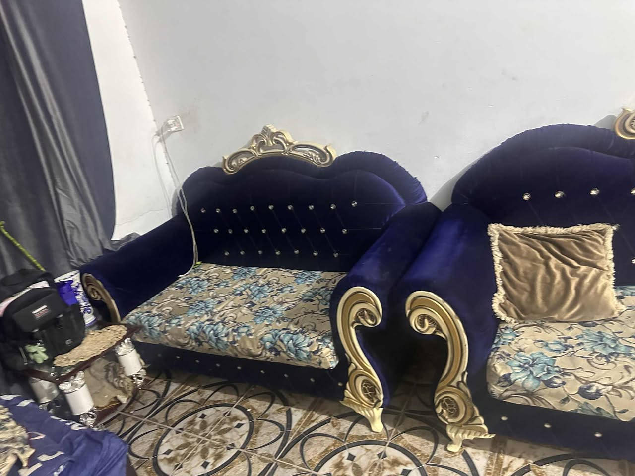 تخم ملكي فخم عشر نفرات سعره 400 وتخم ديوان عشرا نفرات سعره 200 بيهم مجال عنوان كربلاء 

‭0776 290 4332‬
