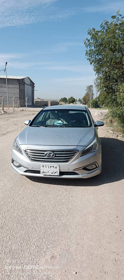 السلام عليكم سوناتا للبيع موديل ٢٠١٧ بيها قطعتين صبغ بدون دواخل سياره خير من الله مكيه ٢٤٠٠ كير حداديه تخم تاير كله مكفول  مكاني حلة معيميره قرب البوابه الجديده 
للستفسار *********** 
السعر ١٢٠ بيها مجال
