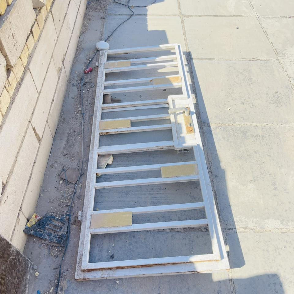 أبواب بيت تزكام عدد 3 بدون جراجيب مع درعين سي ان سي مال شباك
السعر 100

الاتصال على الرقم ***********
