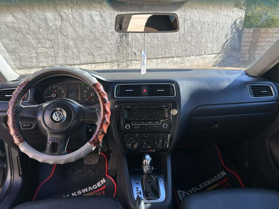 السلام عليكم جيتا٢٠١٢ خليجي مكينه ٢٠٠٠ تنفس طبيعي مكينه كير مكفول  مصبوغه عام بيهه ضربه بسيطه بالجاملغ الايمن  بدون دواخل رقم كربلاء 
متواجد كربلاء او بغداد 
اي استفسار اتصال بالرقم (***********)السعر ٨٠ وبيها اشويه مجال غير متواجد عالفيس
