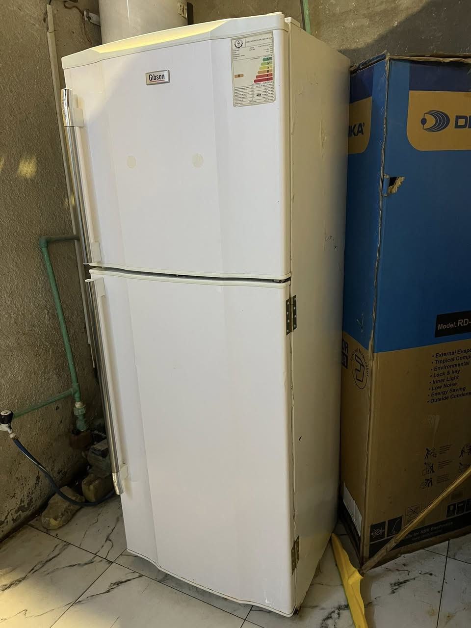 السلام عليكم ثلاجه للبيع 16 قدم نوع جيبسون نضيفه شغاله ماداخل تصليح العنوان الجمهوريه للاستفسار واتساب ***********
