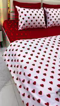 فرشات عيد الحب • اشكال متعددة • توصيل لجميع المحافظات