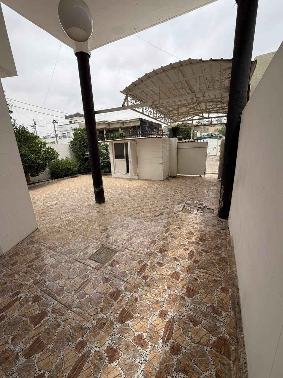 #دار للبيع طابو صرف
#العنوان #كركوك حي النصر الثانية موقع مميز
#المساحة
#يتكون الدار من  طابقين نظيف وفارغ جاهز لسكن
#الطابق الاول (كراج كبير وحديقة +استقبال+مطبخ+هول +غرفتين نوم +صحيات داخلي وخارجي)
#الطابق الثاني (غرفتين نوم +مخزن +صحيات)
#السعر مراسلة الصفحه
#للاستفسار اكثر اتصل ‏بالأرقام التالية ￼
￼*********** 

***********

￼
