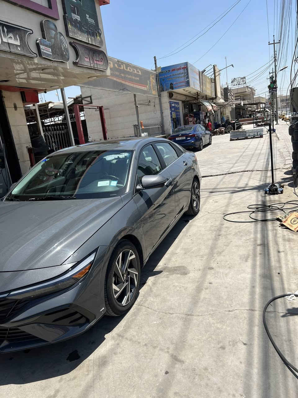 سلام وعليكم النتراء  لمتدد.    امريكي صور الحادث بلمنشور بسعر مناسب 165
للبيع   او المراوس حسب القناعه موديل 2024
مرقم وجهازه
ماشيه25 
فول مواصفات لمتدد 
‼️مكينه 2000دوش
سسستم صوت  بوس    Bose
5  كامرات 360 درجه 
‼️بصمه+تشغيل عن بعد+بصمة ابواب
‼️شاشات متصله كبيره دجتل تدعم كار بلي 
كشنات جلد +تدفىه 
كشن سايق ⚡️ كهرباء 
‼️تبريد بيانو 
‼️ثلاث انظمة قياده 
‼️قياده ذاتيه (داخل المسار)
‼️التحذيرات اماميه خلفيه من التصادم (رادارات)
‼️توقف ذاتي (بريك تلقائي للحمايه من التصادم في حال عدم الانتباه)
‼️مثبت سرعه متفاعل بالقياده 
‼️هند بريك دكمه
‼️اوتو هواد
‼️صندوق خلفي بصمه +يفتح عند الاقتراب تلقائيا 
‼️شاشات متغيره الانظمه والالوان
‼️تحذيرات جانبيه
‼️تحذيرات عند فتح الابواب للحمايه
اناراة دشبول 7لوان‼️
‼️مانع انزلاق
السياره جهازه من كلشي
جديده بمعنى الكلمه 
سنويه بسمي 
العنوان بغداد الدوره ***********

السعر165  $$
