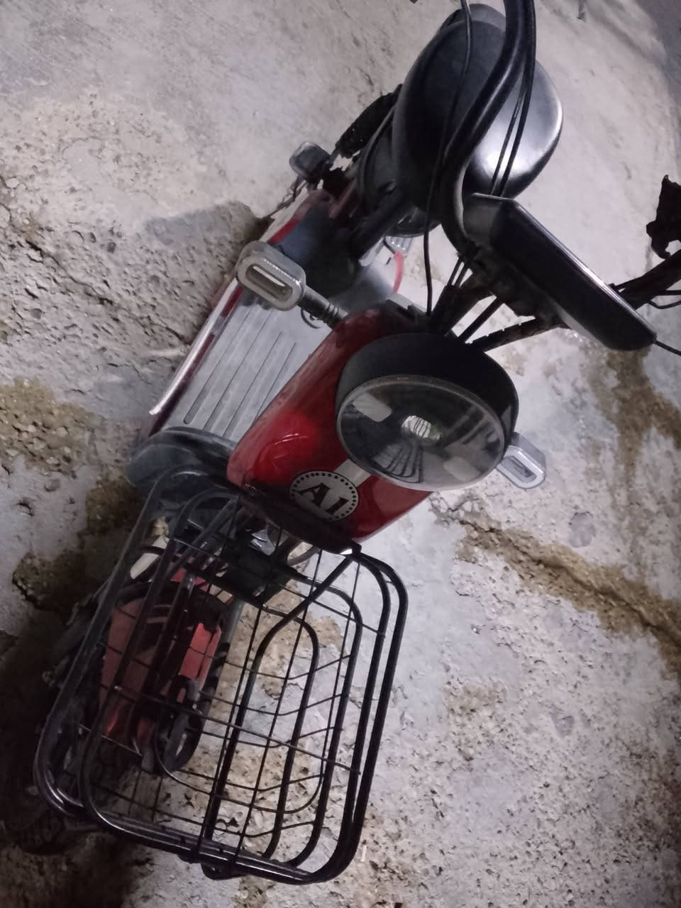 السلام عليكم
دراجه شحن حجم14 للبيع 
تحتوي الدراجه على 4 بطاريات  تمشيط مسافه 45_50كيلو  بالشحنة الوحده 
دراجه نضيفه وكلشي بيها يشتغل 
 السعر 250 الف وبيها مجال 
 العنوان /بغداد_الدورة 
***********
