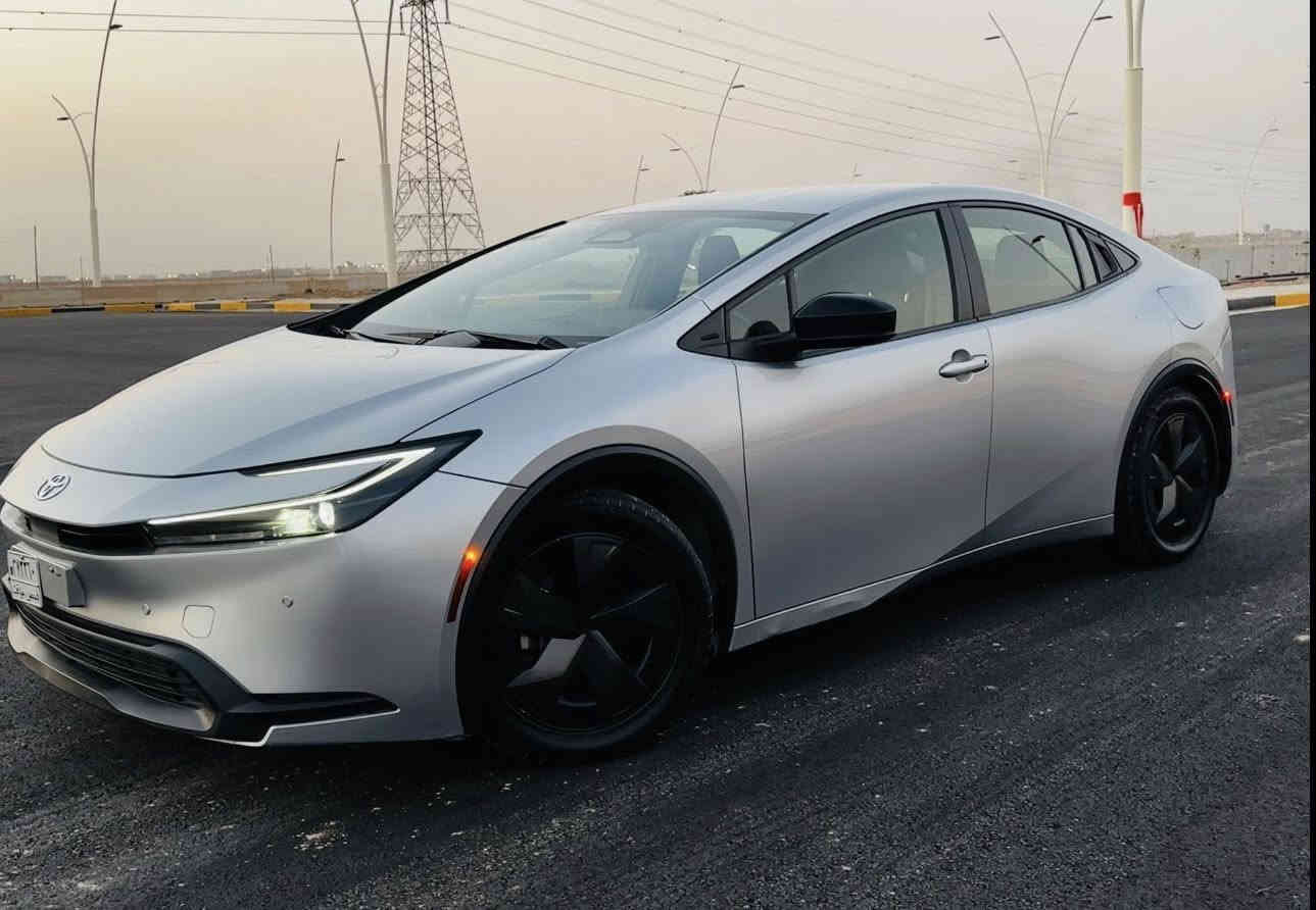 🚘 تويوتا بريوس 2023 – اللون سلفر الملكي 🚘
✨ بصمة تشغيل | بصمة أبواب | إشارات ترحيب | بصمة جنطة | محرك 2000cc | اقتصادية وصاروخ تصميم ✨

📍 الوصف العام:
تويوتا برايس 2023 تجمع بين الفخامة والأداء والقوة في تصميم واحد.
سيارة تلفت النظر من أول لحظة، مظهرها أنيق وصاروخي بنفس الوقت، واللون السلفر يزيدها هيبة ولمعان.
تجربة قيادة فريدة، هدوء المحرك ونعومة القيادة يخلوك تحس إنك راكب أعلى فئة من سيارات تويوتا.

⸻

⚙️ المواصفات الفنية:
 • المحرك: 2000cc قوي واقتصادي جداً بالبنزين — يعطي عزم سريع واستجابة ممتازة.
 • نظام التشغيل: تشغيل بصمة ذكية بدون مفتاح.
 • الأبواب: دخول بصمة أبواب — تفتح وتغلق تلقائياً عند اقترابك.
 • إشارات ترحيب ضوئية عند الفتح – لمسة فخمة وجو استقبال جميل.
 • بصمة جنطة (فرامل إلكترونية) – راحة وأمان أكثر أثناء التوقف.
 • ناقل حركة أوتوماتيكي ناعم جداً – نقلات سريعة وسلسة بدون أي اهتزاز.
 • مكيف تبريد قوي جداً – تبريد فوري ومناسب لأجواء العراق الحارة.
 • تصميم داخلي فاخر:
 • مقاعد مريحة بتفاصيل أنيقة
 • شاشة وسطية ذكية مع كاميرا خلفية واضحة جداً
 • تحكم كامل بالمقود
 • أنظمة أمان حديثة: وسائد هوائية – حساسات خلفية – نظام ثبات إلكتروني

⸻

🌟 الإيجابيات:

✔ تصميم عصري ورياضي يخليها مميزة عن باقي السيارات.
✔ اقتصادية جداً بالوقود رغم المحرك القوي.
✔ اللون السلفر يعطيها مظهر راقٍ وما يبين الأوساخ بسهولة.
✔ تويوتا = اعتمادية، متانة، وسهولة صيانة.
✔ سيارة تجمع بين الأناقة والعقلانية – تناسب الشباب والعائلة بنفس الوقت.

⸻

📞 للتواصل: ‎(‭٠ ٧٧١ ٦٥٧ ٠٩٣٧)

📍 الموقع: ‎(صلاح الدين– سامراء )

💬 لا تفوّت الفرصة! سيارة نظيفة جداً ومواصفاتها تخبل، الجاد يتواصل – والله يرزق المشتري

الضرر كما موضح مع الصور بجم كبس 

السعر 166
