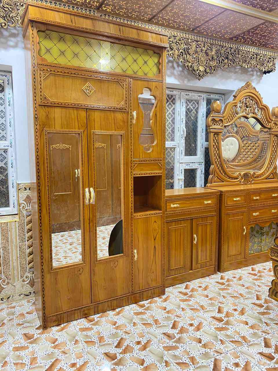 غرفه نوم خشب عراقي صاج داخل خارج
النضافه فول المكان الرمانه 
***********
