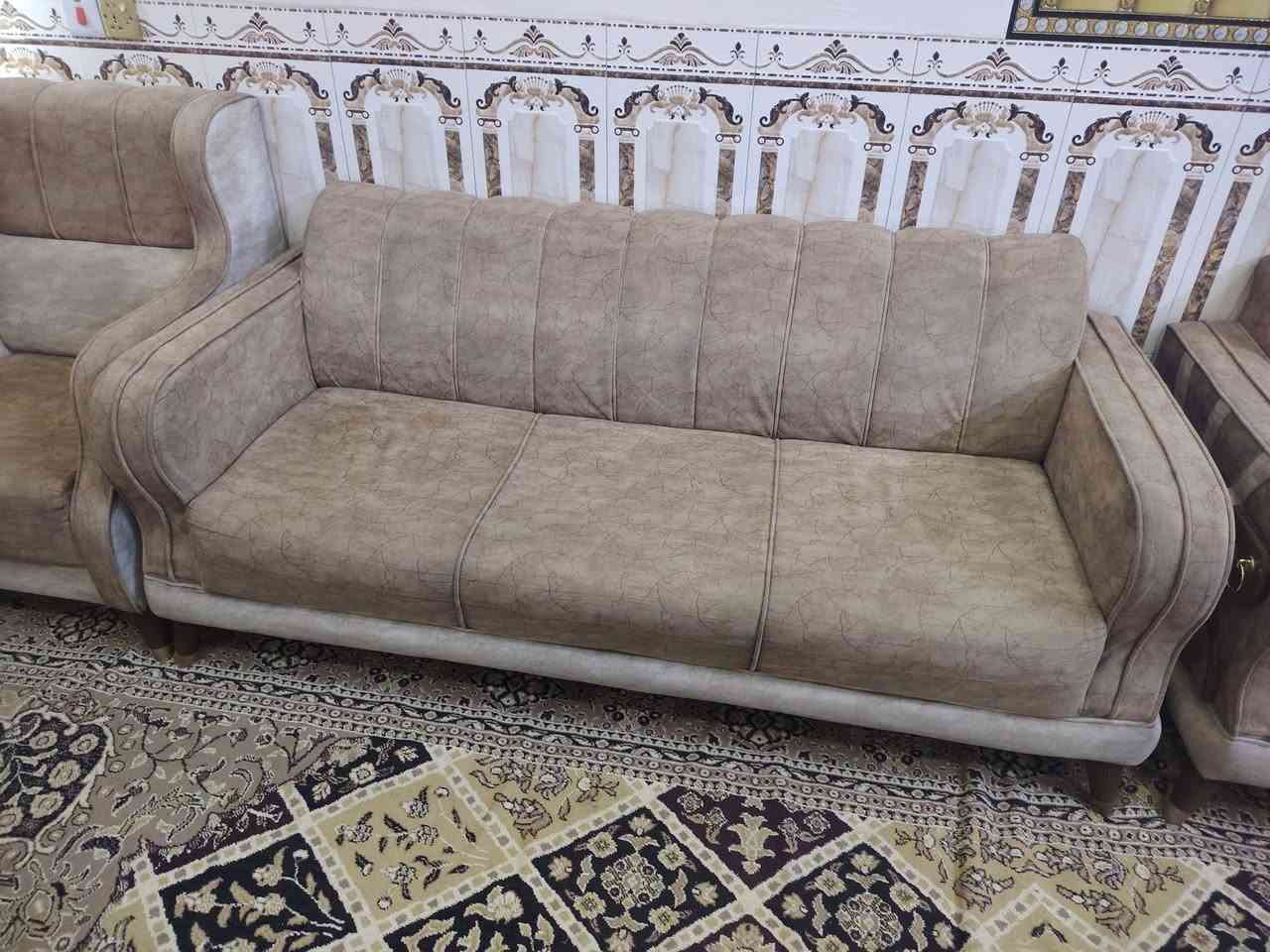 تخم للبيع العنوان الدورة ابو دشير
تخم 10 مقاعد نضيف ما بي اي ضرر والاسفنج مالته بعده ما دايس صار شهرين من مشترينه لا كسر بي ولا اي شي  سعر 650 الف ***********
