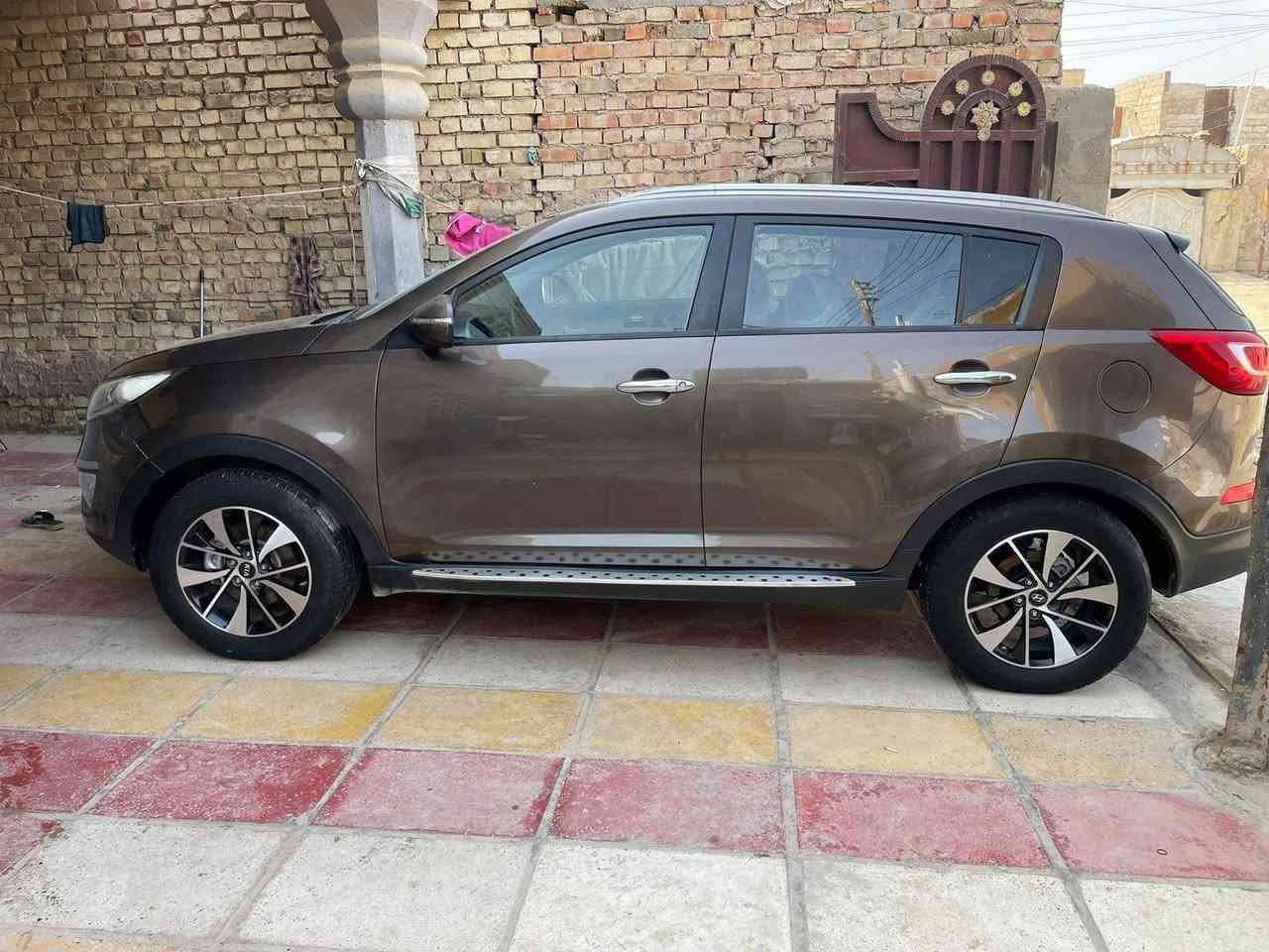 السلام عليكم اخوان اشونكم رمضان كريم  كيه سبورتج موديل ١٣ وارد امريكي رثم بغداد السعر ١١٠ وبيها مجال بسيط راجائا لحد يكسر بحلال العالم الرقم ***********
