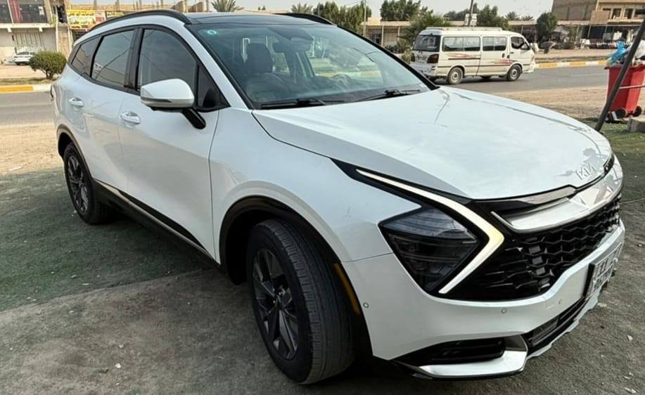 - موديل 2024
بحالة زيرو دخول جديد 
  مواصفات فوك الفول  4x4
 محرك 1.6 لتر توربو هايبرد +محرك كهربائي قوي بقوه260حصان (اقوى من جميع اصدارات سبورتج واكثرهن اقتصاديه وعمليه)
 ‏تمشي بتفويله وحده 1100k 
 ‏#حادث_السيارة ضرر جانبي تبديل جاملغ امامي وصبغ نص الباب والجاملغ الخلفي
 ‏#اللوحات بغداد 
 ‏#اللون بلاك ملكي 
 ‏#الفئه اكس لاين برستيج (بلك ان ) اعلى فئه
كير ماوس اوتيماتك 8 سرعات
تشغيل ذكي ( بصمة ) ,تشغيل عن بعد
شاشة Apple CarPlay, android auto 
 4 كاميرات (360) درجة 
تحكم ستيرين كامل مع تدفئه 
 فتحة سقف ( بانوراما ) كاملة
هاند بريك كهرباء
 شاشة كبيرة ( GPS )
 رادارات 360 
حساسات امامي و خلفي
 مقاعد خزن ميموري 
شاحن وايرليس
كراسي كهرباء 
 تبريد + تدفئة المقاعد الامامية
تدفئه مقود 
صندوق كهرباء
 هاند بريك كهرباء 
 مانع انزلاق 
 اوتو هولد ( AUTO HOLD )
 مساعد نزول المنحدرات 
 سستم صوت مميز هارمن
 ‏انظمه قيادة متعدده
 ‏نظام قيادة ذاتي
 ‏كشنات جلد فاخر اصلي
 ‏منافذ USB +أواكس
 داخل انارة متغيرة عده الوان 
بصمتين 
تحكم عن بعد تقديم وترجيع بالبصمه
السيارة اعلى فئه بالسبورتج
للاستفسار :   ابورهف 
***********
