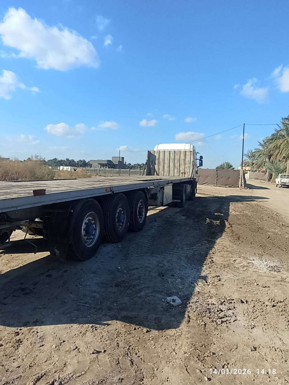 سلام عليكم سكانيا 2004 حجم 380 /كير 3×3 /كير ومكينه كفاله / عربانه اوربيه / رقم سلمانيه تحويل مباشر / تايرات كله جديد /سياره جاهز العمل /*********** مكان بابل ورديه منطقة الامام علي ابن الحسن ابو هدمه
