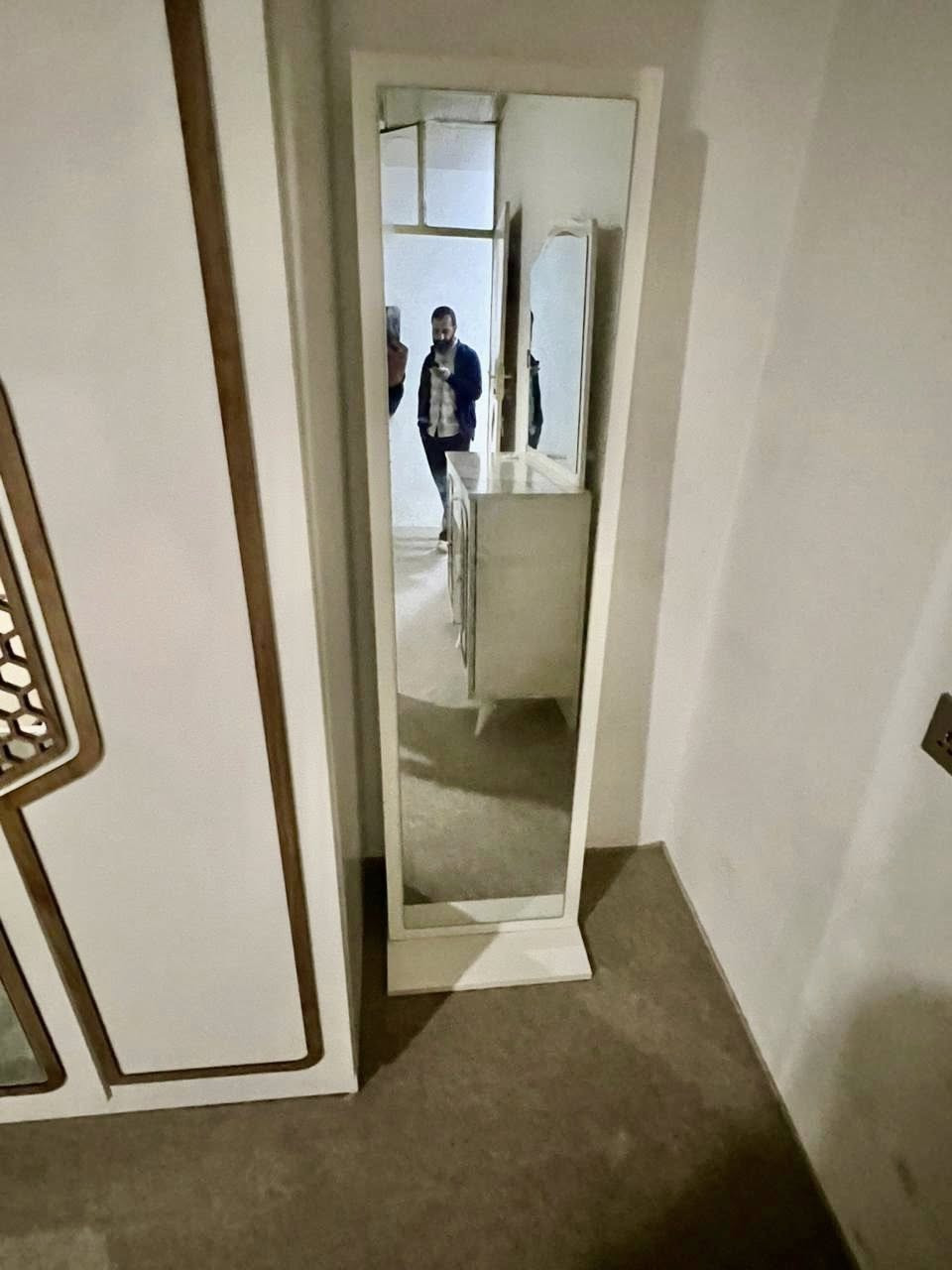 #للبيع غرفة نوم 8 قطع اخو جديد اي عيب مابيها اي ضرر مابيها


**إذا كنت صاحب هذا الإعلان وتريد حذفه لأي سبب، رجاءا أرسل رسالة إلى الدعم الفني**