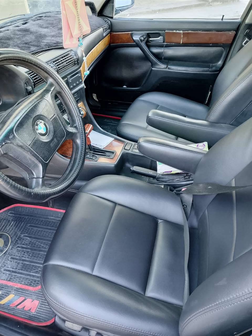السلام عليكم V6 BMW730 موديل 93فتحه  مكان السياره بغداد ابو غريب
فول مواصفات مكفوله من كلشي كير مكينه كلشي جديد كهربائيات كلها شغاله غرفتها تخبل ترايك للبصره 75او بيها مجال تحويل ثاني يوم بسمي سنويه تنتهي 2030 للاستفسار ***********

او بي واتساب
