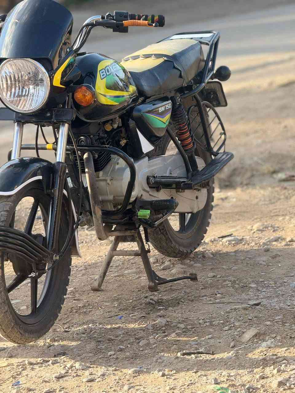 سلام عليكم دراجه بوكسر مرقم مديل 19 دراجه خرسه محرك خير من الله الدراجه حلوه السعر 1300 مكان ناحيت العباره الرقم ***********
