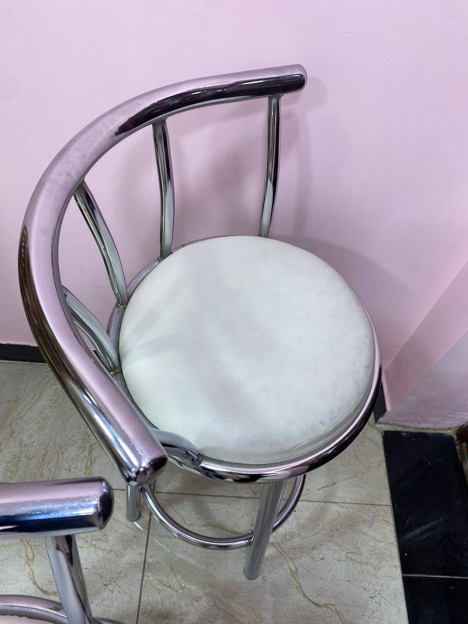 كراسي
الجك ب60
العاديات ثنينهم ب100
استعمال جديد
للاستفسار ***********
