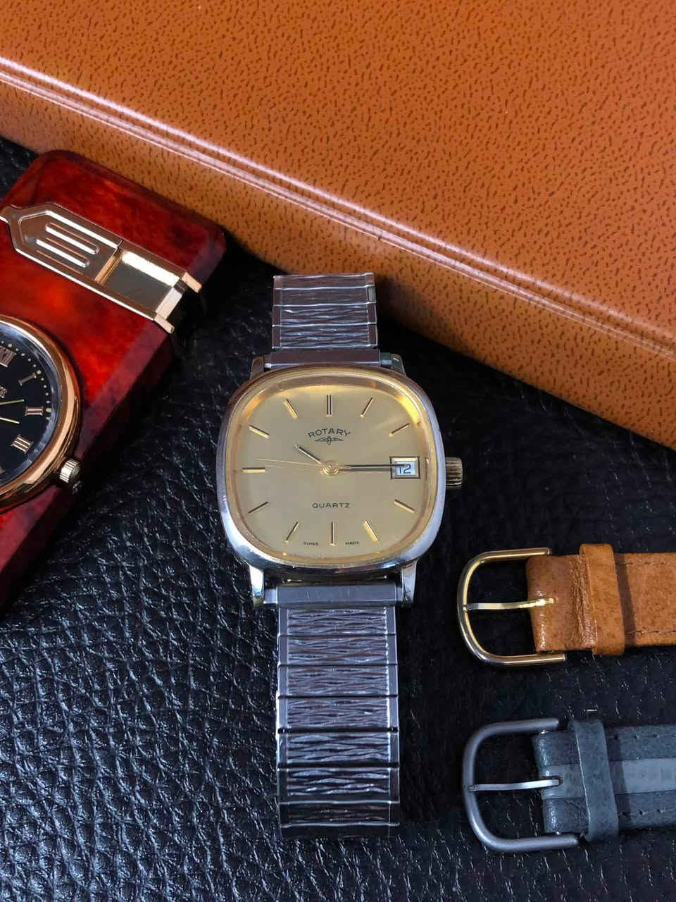 • الماركة : روتاري (Rotary)
• الصنع  : سويسري (Swiss Made) 🇨🇭
• الإنتاج  : 1981 / 1985 (فنتج)
• الماكنة : كوارتز - سويسري 
•••••••••••••••••••••••••••••
•••••••••••••••••••••••••••••
السعر : ( 55 ) الف دينار فقط
التوصيل لجميع محافظات العراق 🚕
للحجز والأستفسار دايركت 📥


**إذا كنت صاحب هذا الإعلان وتريد حذفه لأي سبب، رجاءا أرسل رسالة إلى الدعم الفني**