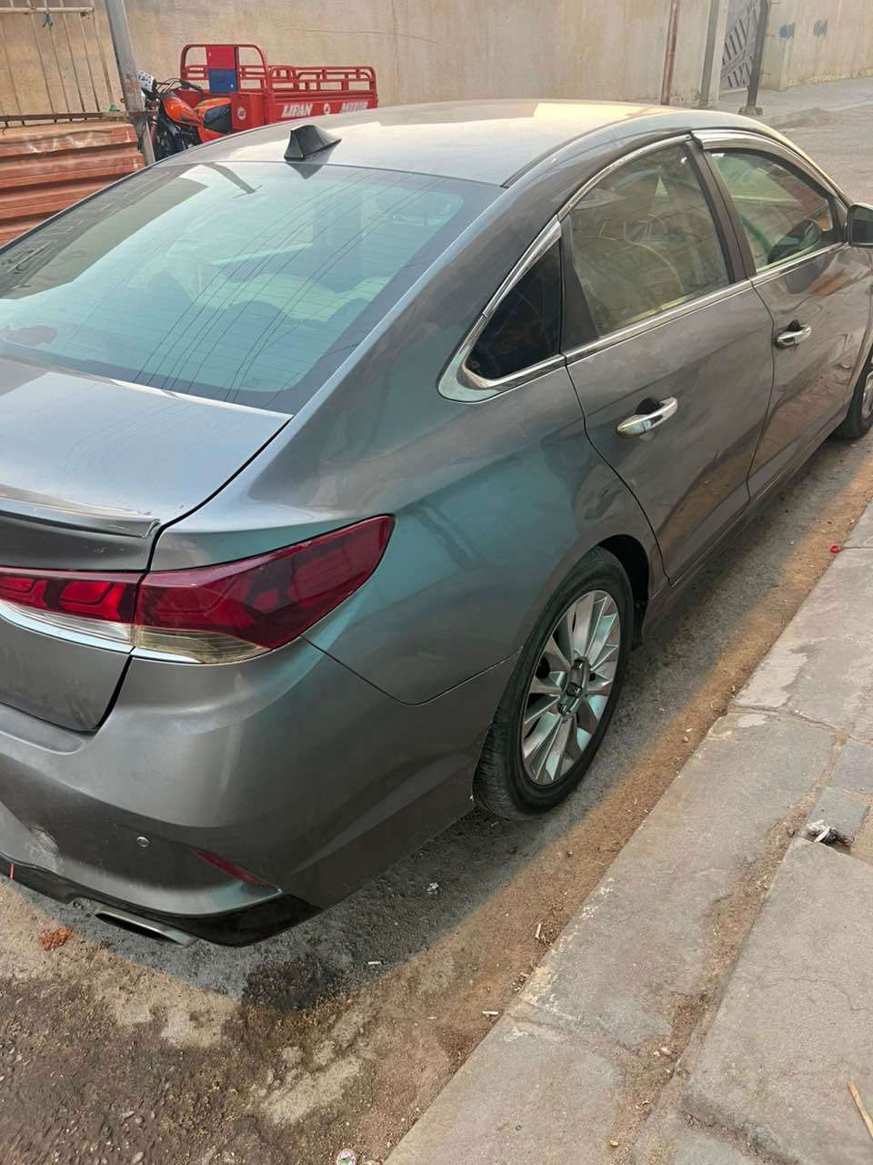 سوناتا 2019 سنويه ل 2031
***********
رادار جانبي
اشاير بالمري
حساسات خلفيه
محرك وكير ستوة شادهن 
تايرات حاله جيدا
يرادلها فقط رواجز البصرة, العراق
