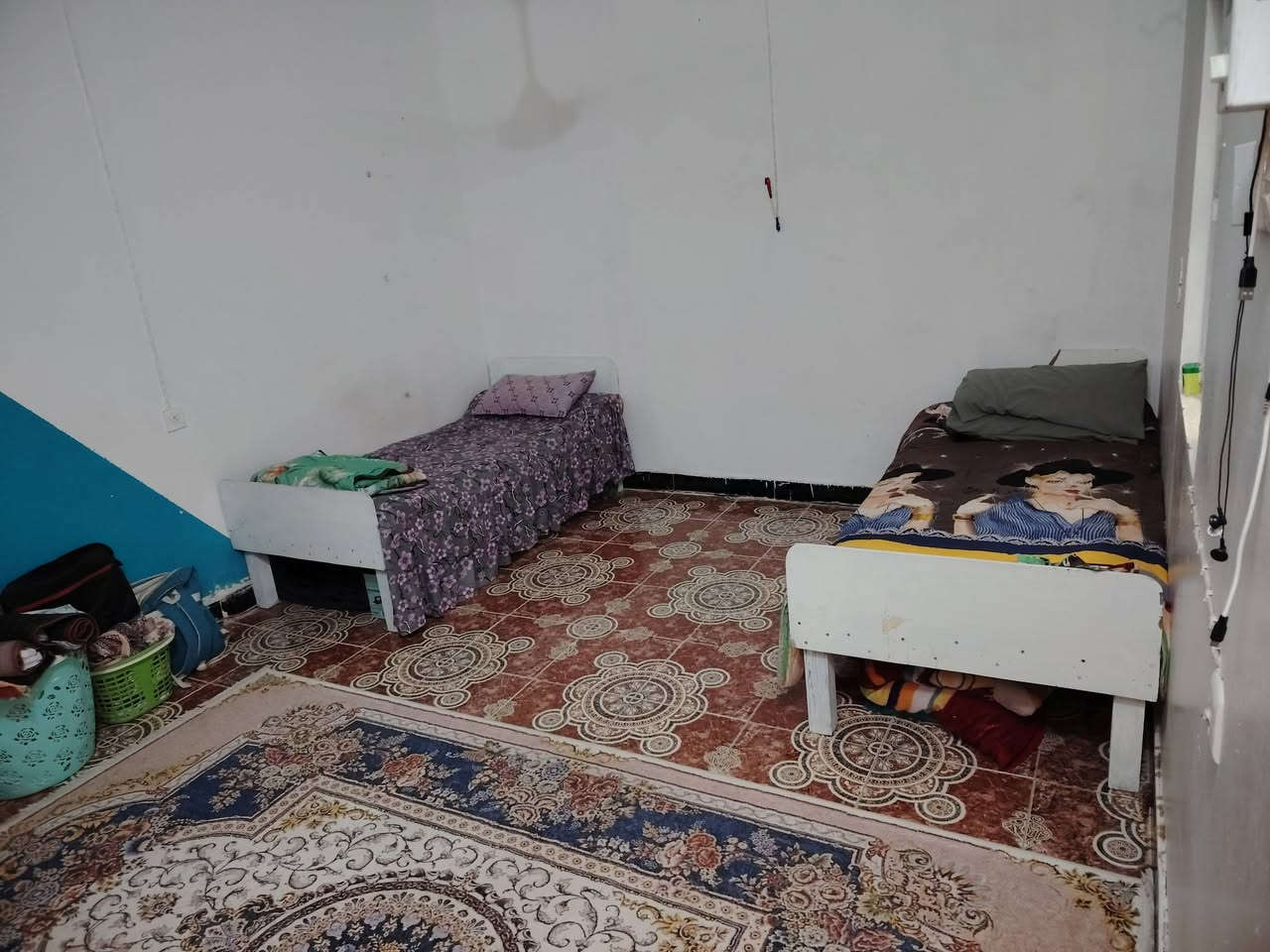 السلام عليكم
بيت للبيع مساحة ٢٠٠ م حي الكوثر مجاور
#سيد_مسلم يحتوي البيت من غرف عدد ٢
براني ٦*٤ + صاله ٧*٤ صحيات عدد٢ مطبخ
علمآ البيت مطلوب ٤٢ مليون للمصرف العقاري من ضمن المبلغ الكلي بس جيب كفيل وتحول مباشر التواصل على الرقم ***********
