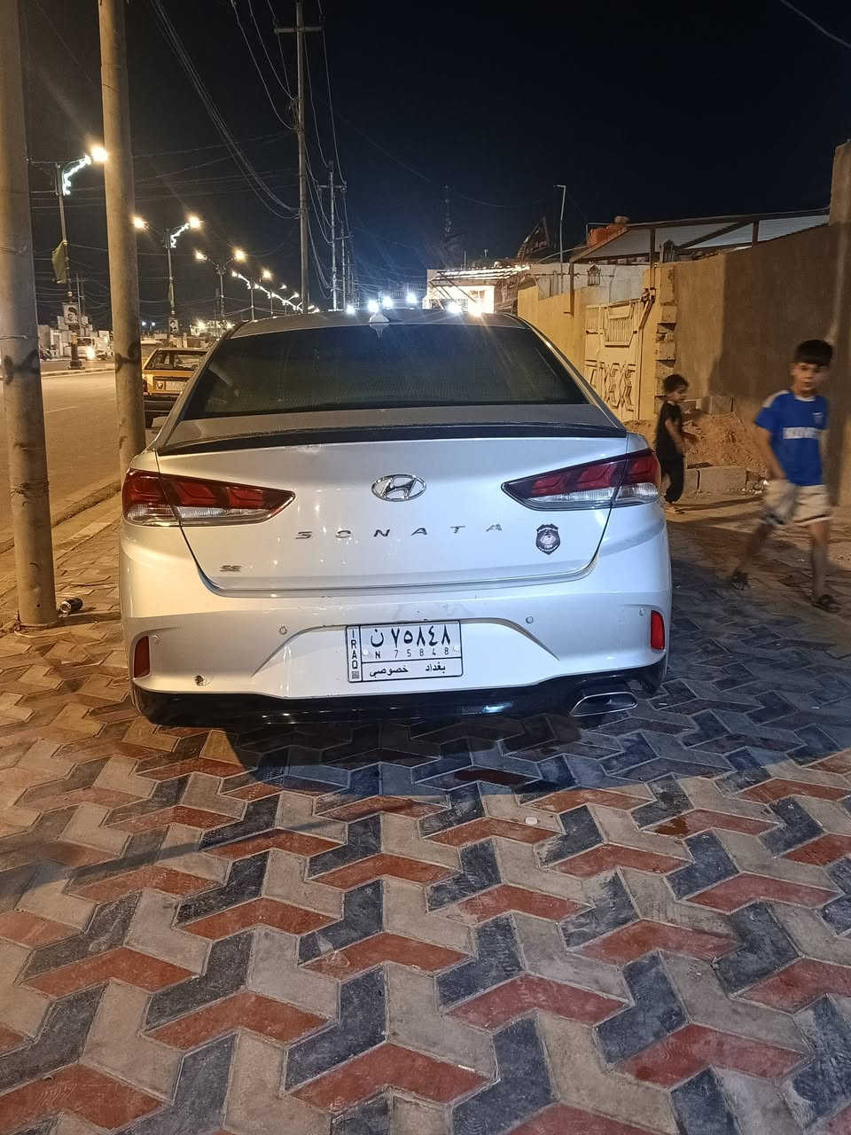 السلام عليكم
سوناتا 2019 للبيع 
لون سلفري 
رقم بغداد معوقين ومخلصه المدة تحولة حرة باسمك راعيه يريد مداور راعيه بغداد 
حادث جاملغ السايق مبدل وبنيد 
محرك, 2400 GDi    محورة غاز سيارة يعني انسه شي اسمه صرف ودوانز
محرك وكير مكفولات
حدادية طوبة ١٠٠/١٠٠ 
تخم تواير نضاف 
تبريد ثلج انجماد ❄ 
مكان سيارة ميسان العمارة 
السعر ١٣٣ وبيها مجال للطيبين
مو شراي لا يكسر بحلال غيرة فدوة الكلبكم 
***********
