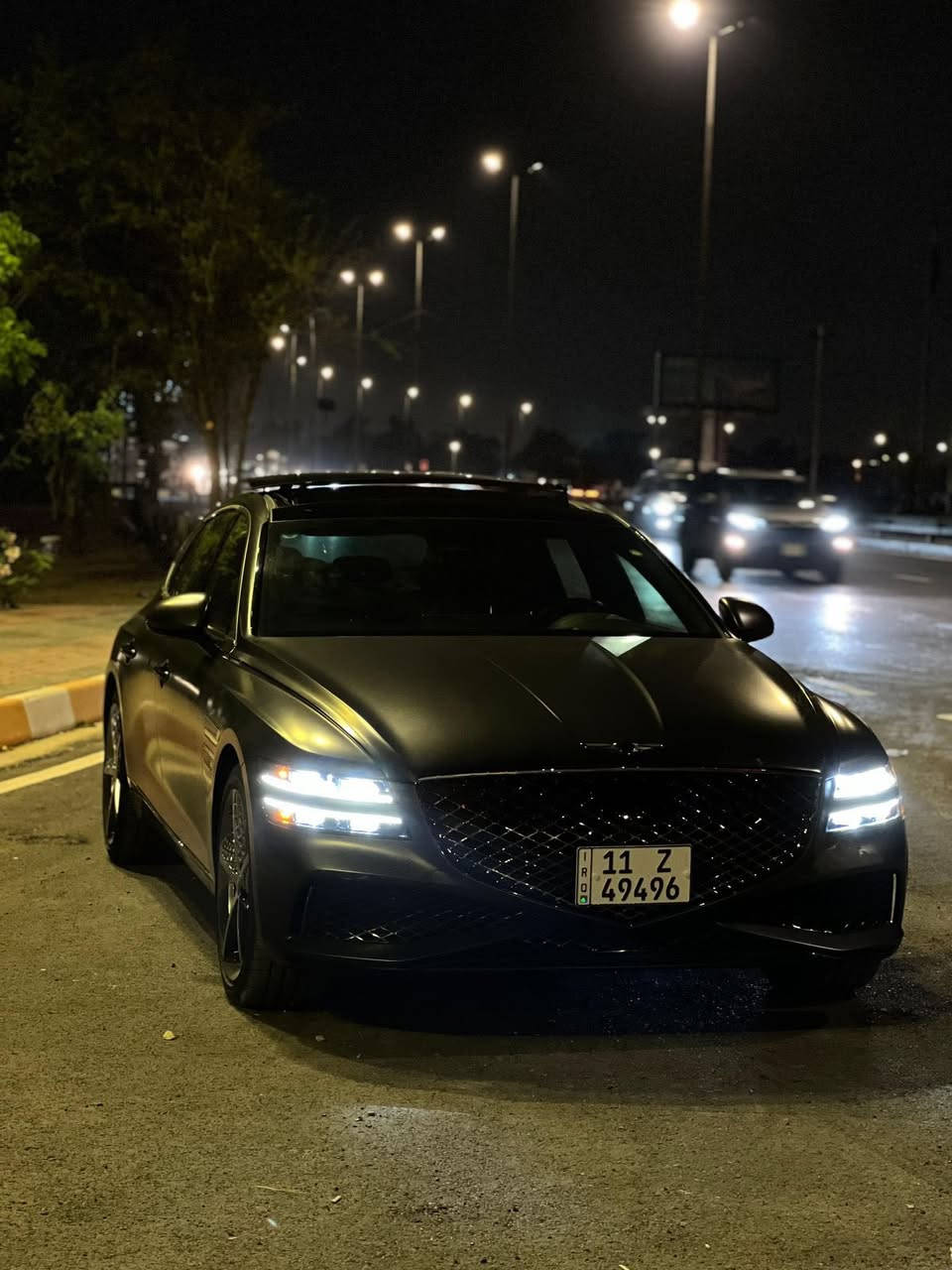للبيع: Genesis G80 Sport Prestige 2023
لون رصاصي مات  ثنين بالعراق بس بهذا الون المميز— بحالة ممتازة جدًا
السياره باعتبار كلين 
ضررها 💥 فقط دعاميه مكسوره ومصلحة بدون اي صبغ والجاملغ مبدله بنفس الون والأصلي موجود عندي 

🔥 المواصفات الكاملة:
* المحرك: 4 سلندر توين تيربو 2.5L 
* القوة: 325 حصان تقريبًا
* ناقل حركة أوتوماتيك 8 سرعات
* دفع خلفي /RWD
* فئة Sport Prestige أعلى فئة
ماشية ٥٠ الف فقط 

✨ المواصفات الخارجية:
* لون رصاصي مات فاخر
* رنات رياضية قياس 20 إنج
* إضاءة LED أمامية وخلفية كاملة
* سقف بانوراما
* أبواب شفط
* مرايا كهربائية مع تبريد وتدفئة مع خاصية التنشيف المياه على المرايا وتعتيم عند الضوء العالي 
* حساسات أمامية وخلفية
* كاميرات 360 درجة
* تشغيل بصمة + دخول ذكي

🛋️ المواصفات الداخلية:
* داخلية جلد فاخرة
* مقاعد كهربائية مع حفظ وضعيات
* تبريد وتسخين للمقاعد الأمامية والخلفية
* مساج للمقاعد
* شاشة كبيرة مع نظام ملاحة
* Apple CarPlay + Android Auto
* نظام صوت فاخر Lexicon
* إضاءة داخلية Ambient Lighting
* ستارة خلفية كهربائية
* شاحن لاسلكي

🛡️ أنظمة الأمان:
* رادار أمامي
* مثبت سرعة ذكي
* الحفاظ على المسار
* تنبيه النقطة العمياء
* فرملة طوارئ أوتوماتيكية
* قراءة اللوحات والإشارات
* كاميرات مراقبة كاملة

* جاهزة للفحص

📍الموقع: بغداد جادرية 
📞 للاستفسار على ***********
