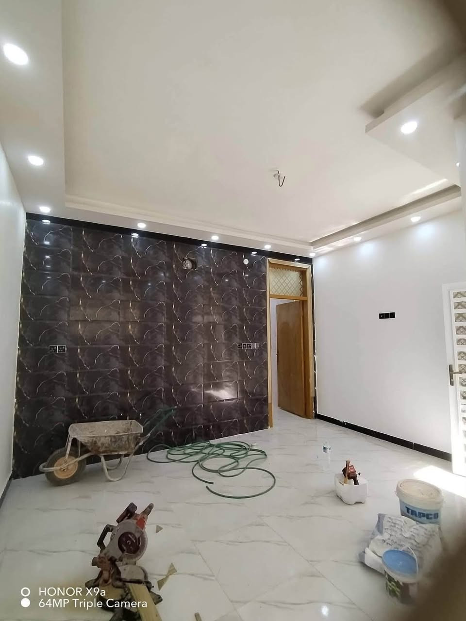 🏡ياالله 🏡
مشتمل للبيع في حي الزهراء المساحه 55متر ركن الواجهه 11متر خلف ملحق الروان قرب مطعم اولاد نزار شنين بدايه شارع 6متر  يحتوي 2غرف نوم  صاله استقبال مطبخ صحيات🪬ملاحظة 🪬الدارمؤجر حاليآ ب450الف   
لمعرفه السعر التواصل ع الواتساب على الرقم 
📞*********** عقيل الزيادي 🪬او مراجعة مكتب ابو صلاح الحجيمي للعقار 🏚️العنوان 📍النجف الاشرف 🪬حي الزهراء مقابل القنصلية التركيه 

ادخل على الرابط الاسفل وتابع 
الصفحه وترى كل ماهو جديد 
من العقارات -بيع-شراء-ايجار -رهان 

https://www.facebook.com/share/1CnnFycW26/?mibextid=wwXIfr
