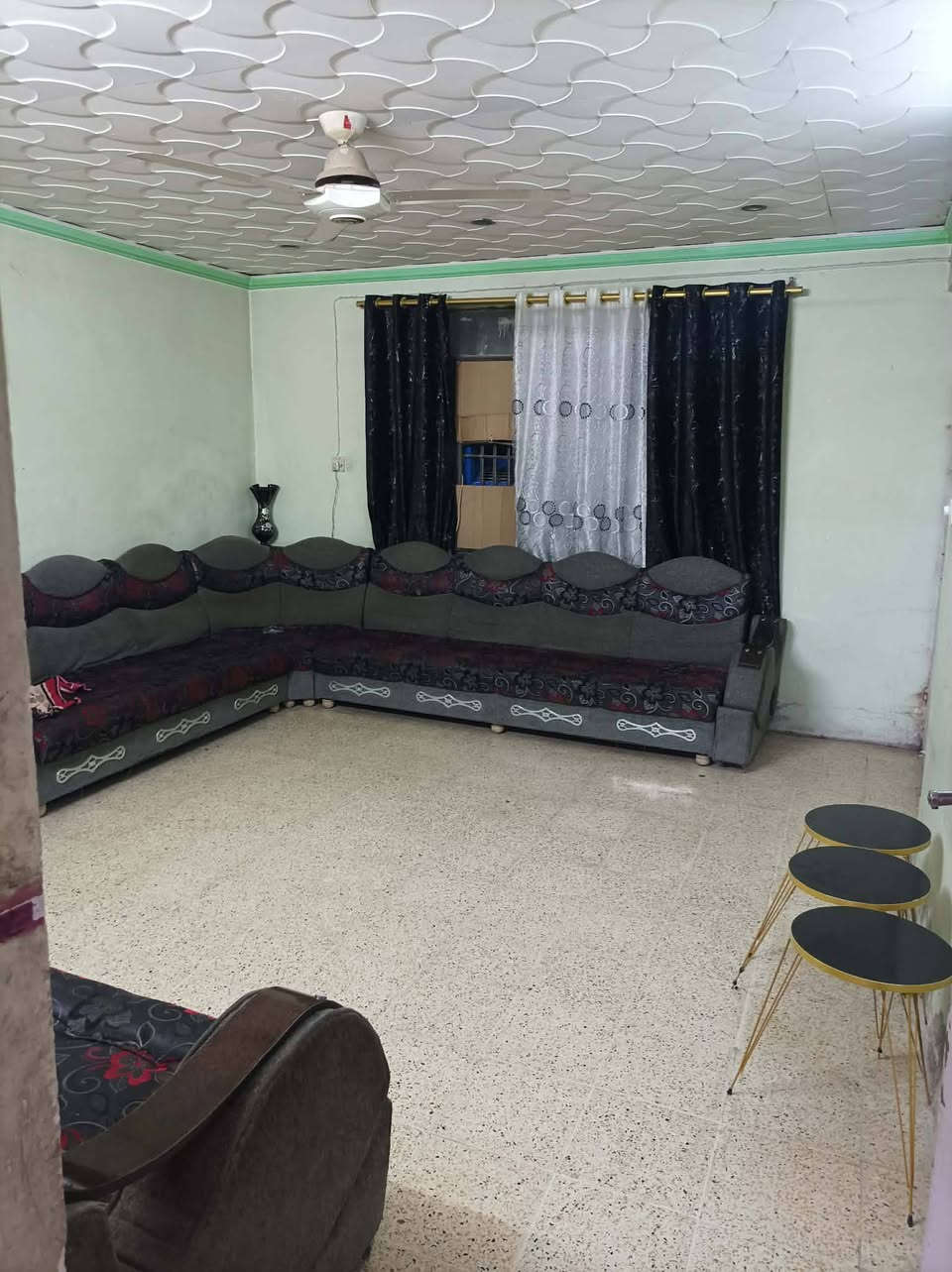 السلام عليكم دار للبيع.
الموقع حي القدس قريب على الشارع الجديد 

مساحة الدار ٢٠٠ متر يحتوي على استقبال وهول ومطبخ وغرفتين اضافة للصحيات  للتواصل والاستفسار رقم الهاتف.

‏‪

‏‪***********‬‏

***********
