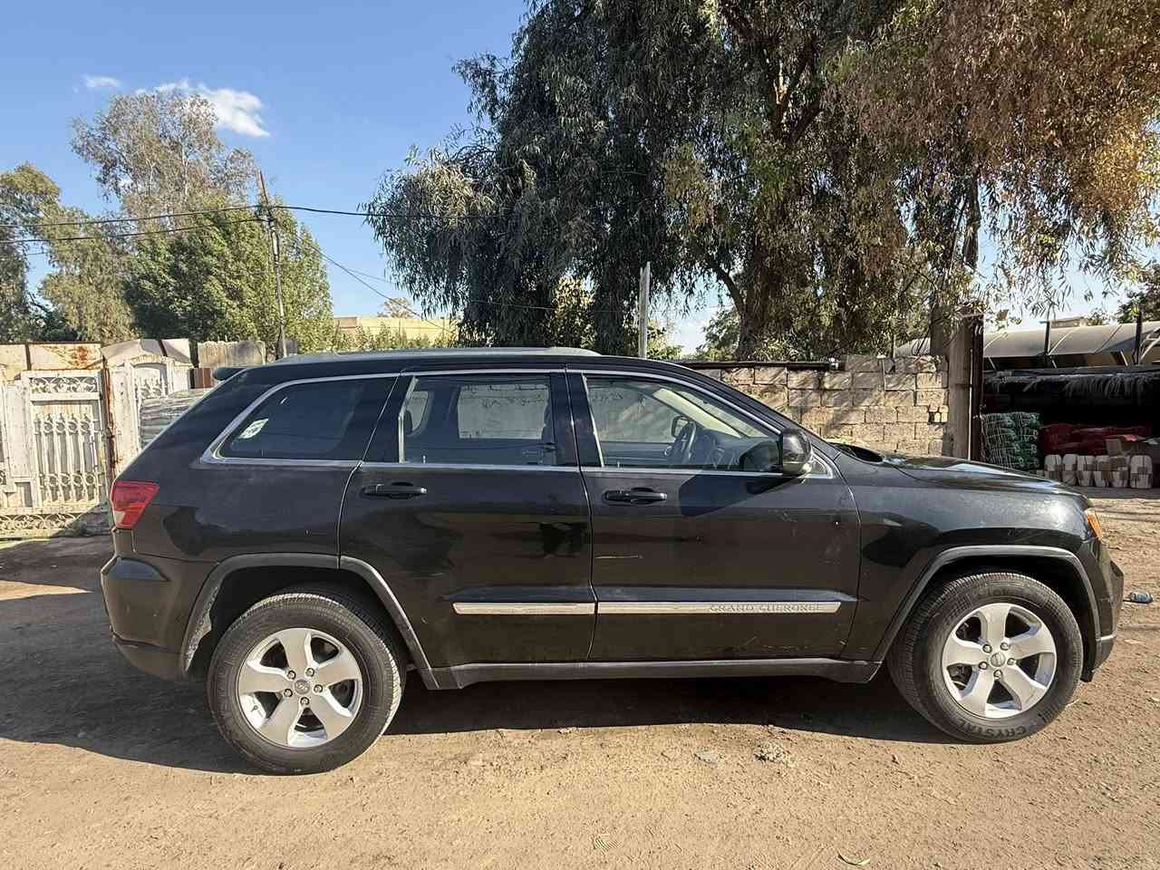 سلام عليكم 
جيب لاريدو 2012 ضرر جاملغ خلفي سياره جاهزه وحلوه مكاني الكريعات مواصفات
تشغيل عن بعد
فتحه+بنوراما
كشنات اماميه كهرباء
شاشه وكامره خلفيه +حساسات
بصمه ابواب
تخم تاير جديد
صدر امامي جديد
سنويه باسمي 
السعر 158 وبيها مجال 

***********
