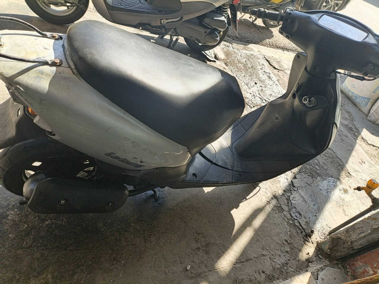 السلام عليكم خفاش للبيع شغالة نص هندر مجفتة جديد ابيع كوم حديد  سلف شغال كهربائياتها شغالة مكاني بغداد الحرية  سعر 140 بيها مجال هاتف ***********
