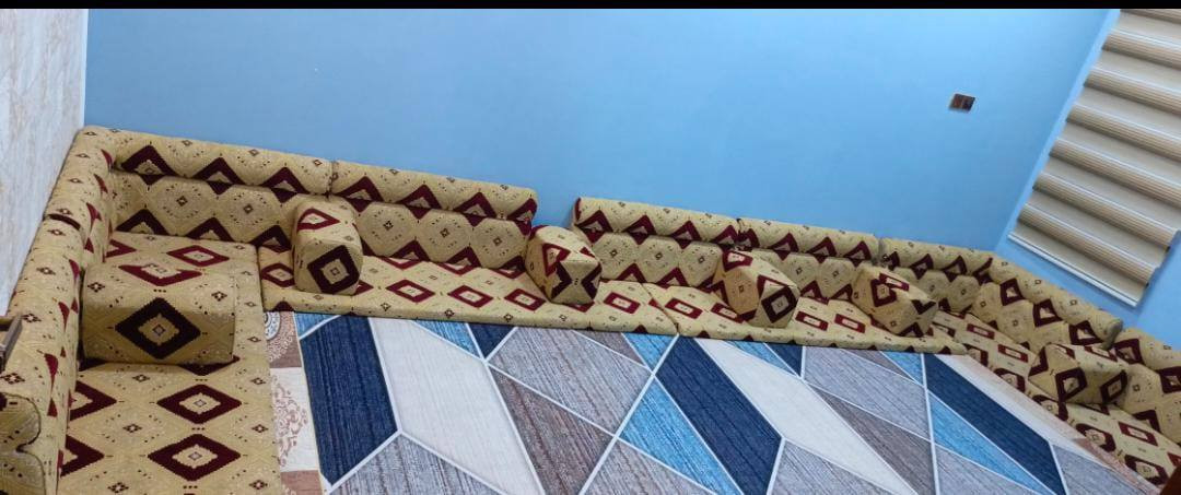 للبيع
بيت 100 متر طابو خلفي
حي الشهداء قرب جامع المحسن قريب جامعة العين

بناء نظيف جدا

حاليا فارغ جاهز للسكن 

يحتوي على استقبال وغرفة ومطبخ حار وبارد
وصحيات ومناور عدد2

وغرفة بالطابق الثاني

عرض الدربونه متر وربع

للاستفسار الاتصال ***********
