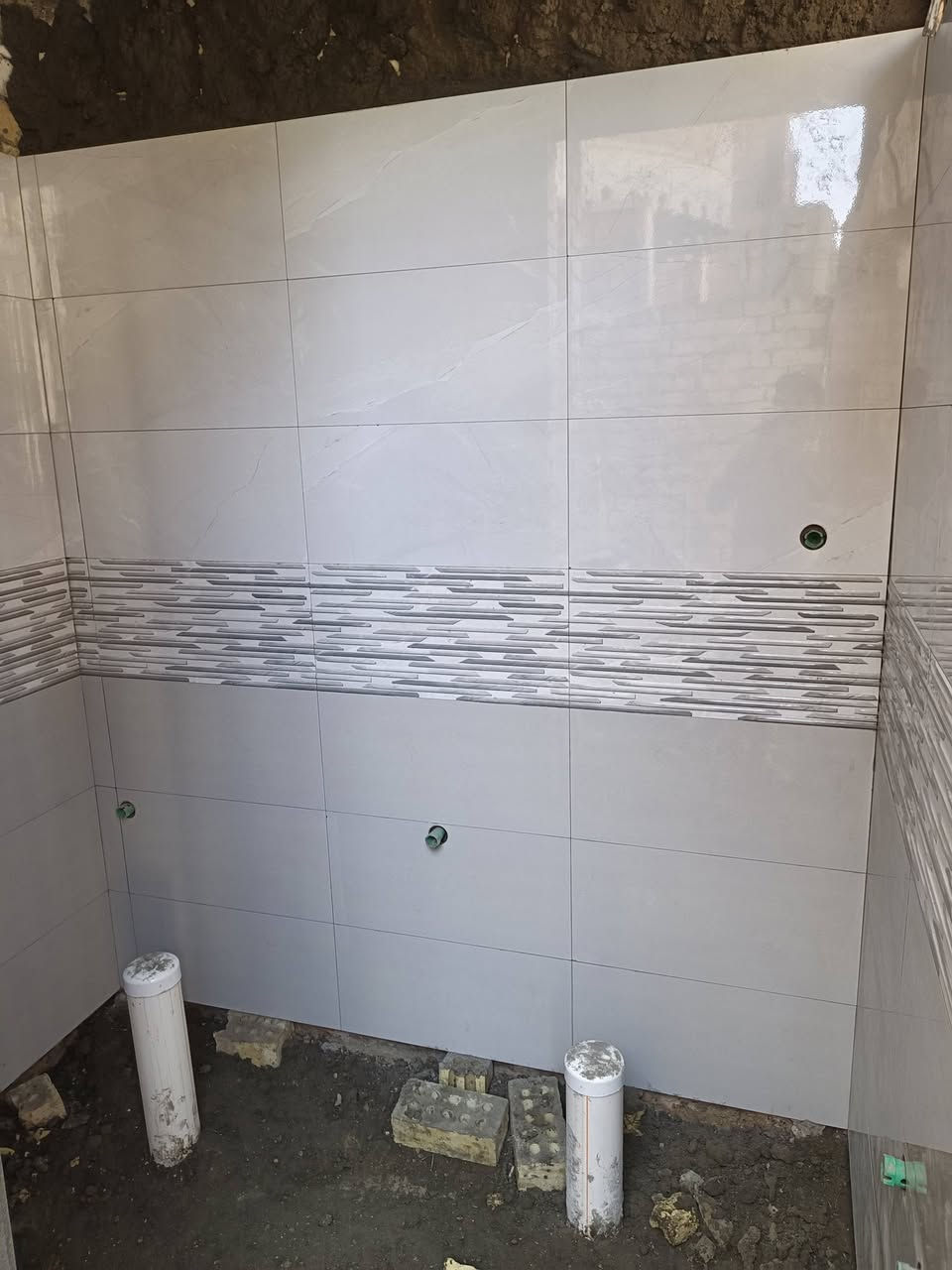 السلام عليكم خلفه سيراميك جداري وارضي متفرغ للعمل ***********////***********
